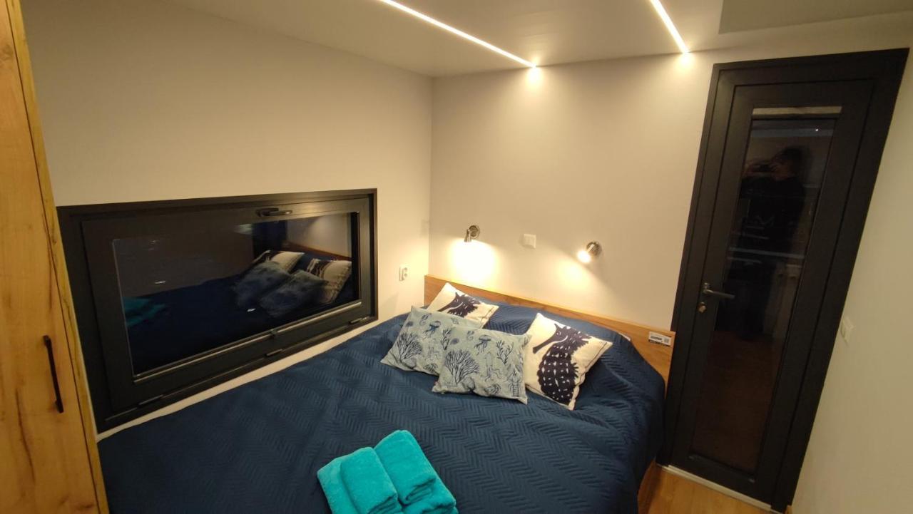Houseboat Water King Apartament Plywajacy Dom Na Wodzie, 7 Os Wrocław Exteriör bild