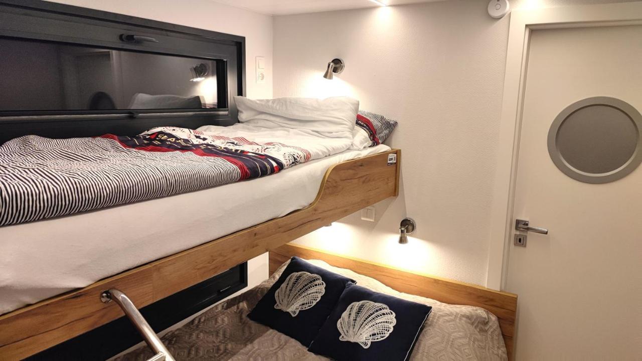 Houseboat Water King Apartament Plywajacy Dom Na Wodzie, 7 Os Wrocław Exteriör bild