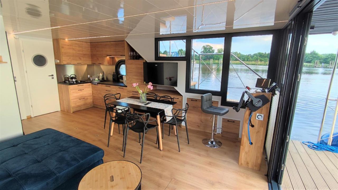Houseboat Water King Apartament Plywajacy Dom Na Wodzie, 7 Os Wrocław Exteriör bild