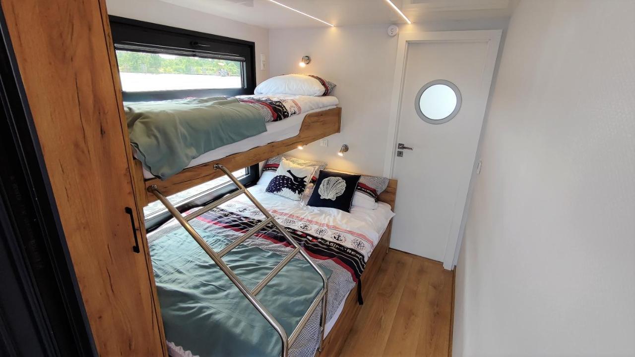 Houseboat Water King Apartament Plywajacy Dom Na Wodzie, 7 Os Wrocław Exteriör bild
