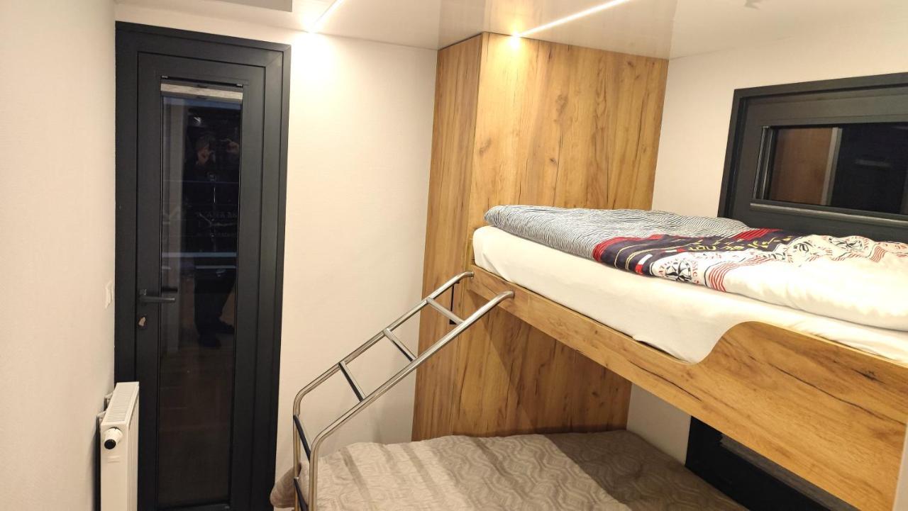 Houseboat Water King Apartament Plywajacy Dom Na Wodzie, 7 Os Wrocław Exteriör bild