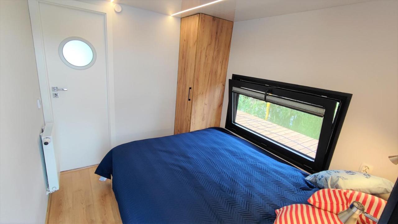 Houseboat Water King Apartament Plywajacy Dom Na Wodzie, 7 Os Wrocław Exteriör bild